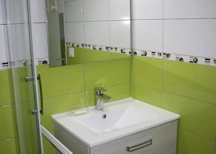 Climatise 4 Places De 25 M2 Avec Mezzanine, Terrasse